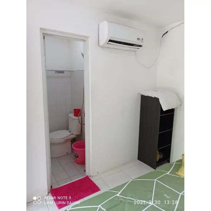 Foto Kamar B (Deluxe Room)  Kost Surabaya